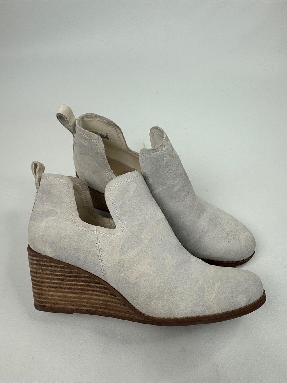 Toms Cream Light gray Suede Wedge Ankle Booties Size 9.5 Cut out Slip on